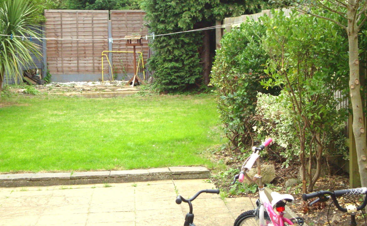 5 Lymington Road, Leicester LE5 1LT