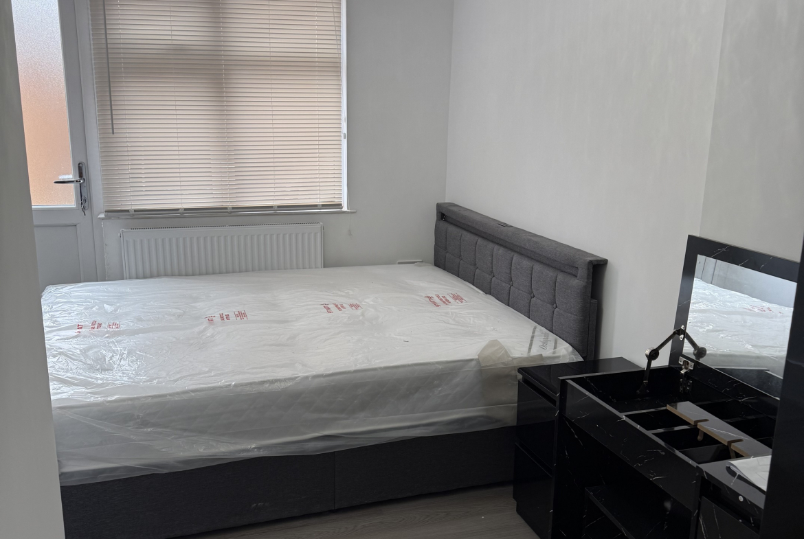 64 Gipsy Lane, Leicester, LE4 6RF