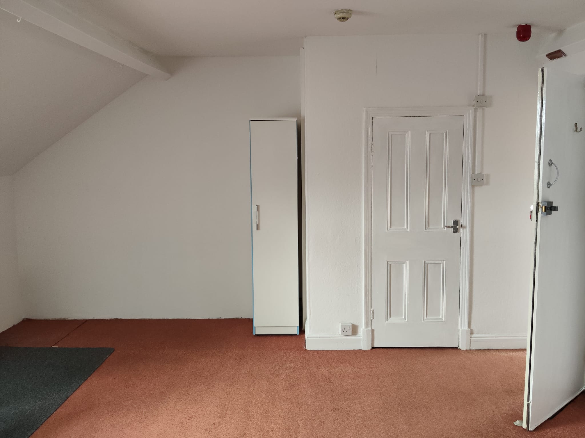 WhatsApp Image 2026-09-22 at 13.55.11 (4) 181 UPPINGHAM ROAD, LE5 4BP