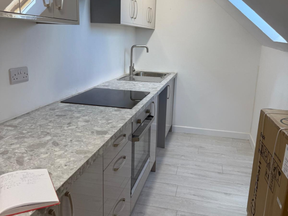 122A EAST PARK ROAD, LEICESTER, LE5 4QB