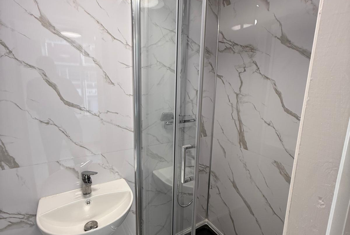 122A EAST PARK ROAD, LE5 4QB