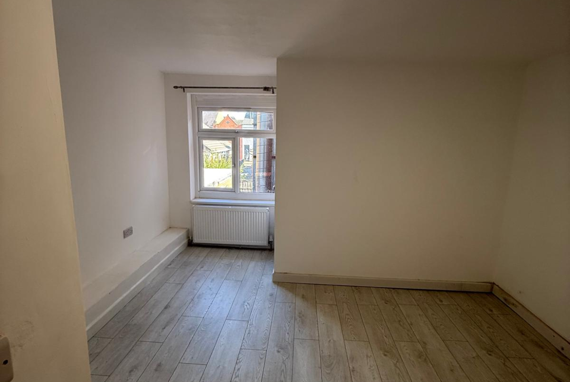 122A EAST PARK ROAD, LE5 4QB