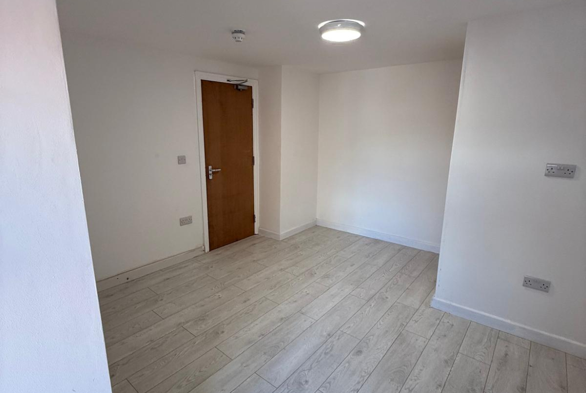 122A EAST PARK ROAD, LE5 4QB