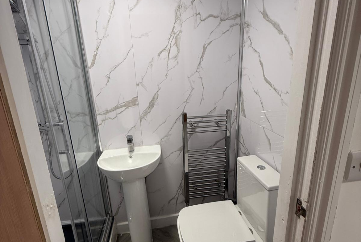 122A EAST PARK ROAD, LE5 4QB