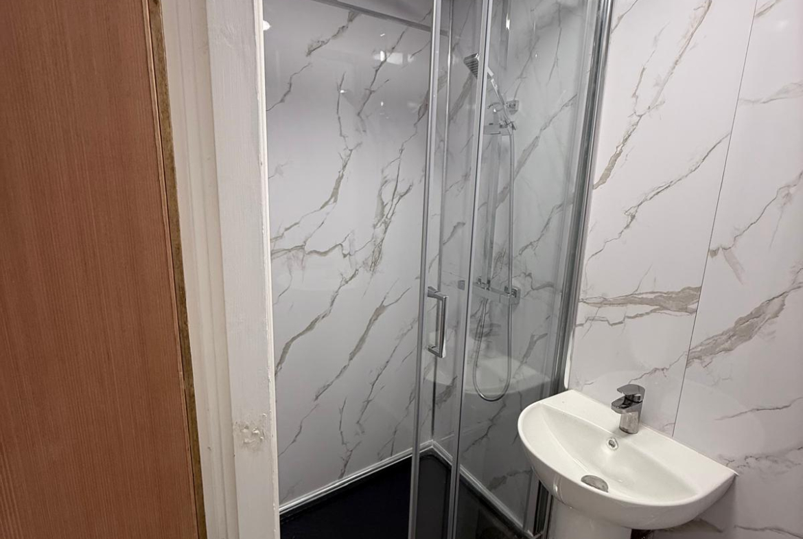 122A EAST PARK ROAD, LE5 4QB