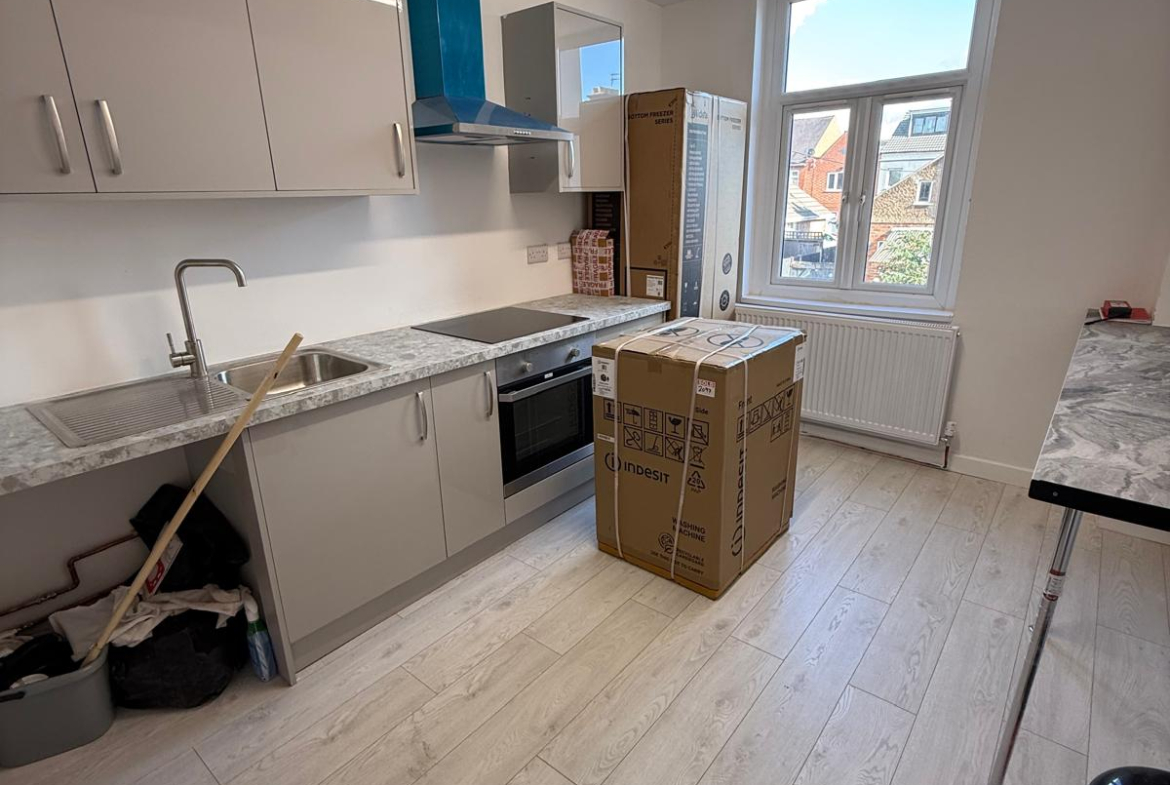 122A EAST PARK ROAD, LE5 4QB