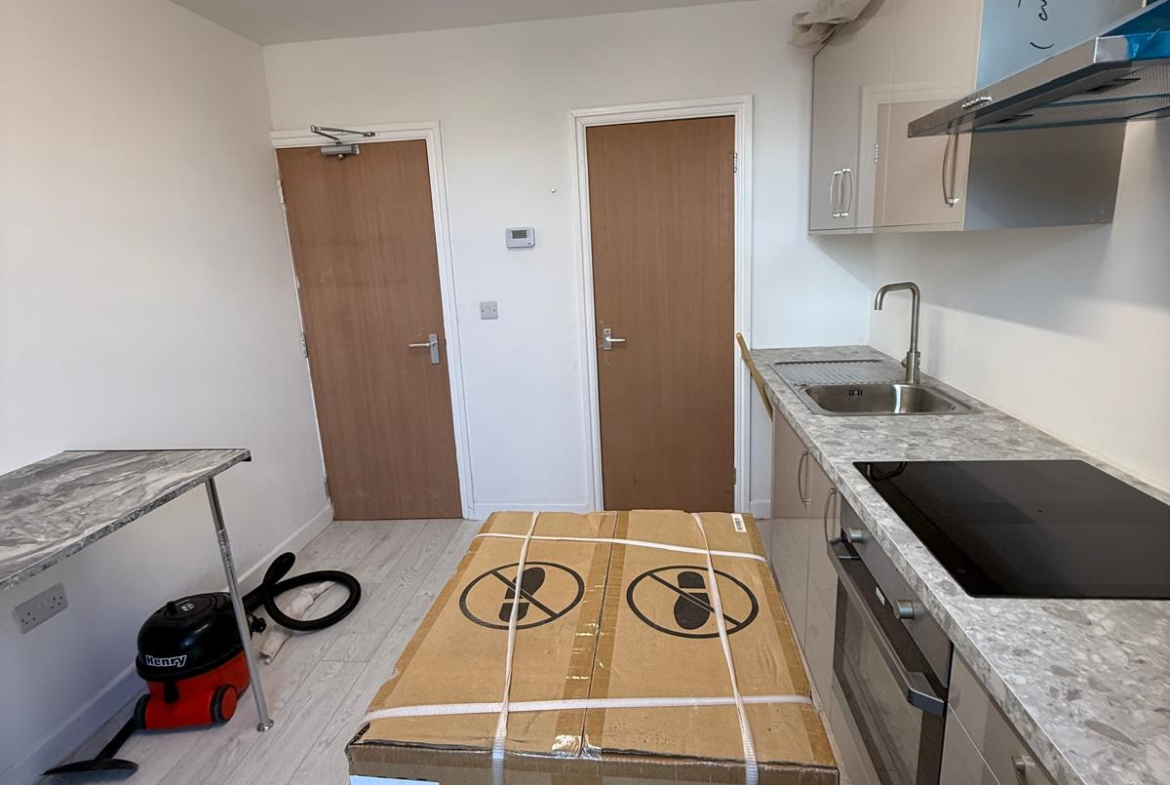 122A EAST PARK ROAD, LE5 4QB