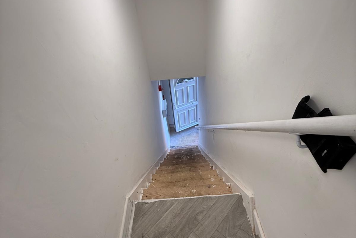 122A EAST PARK ROAD, LE5 4QB