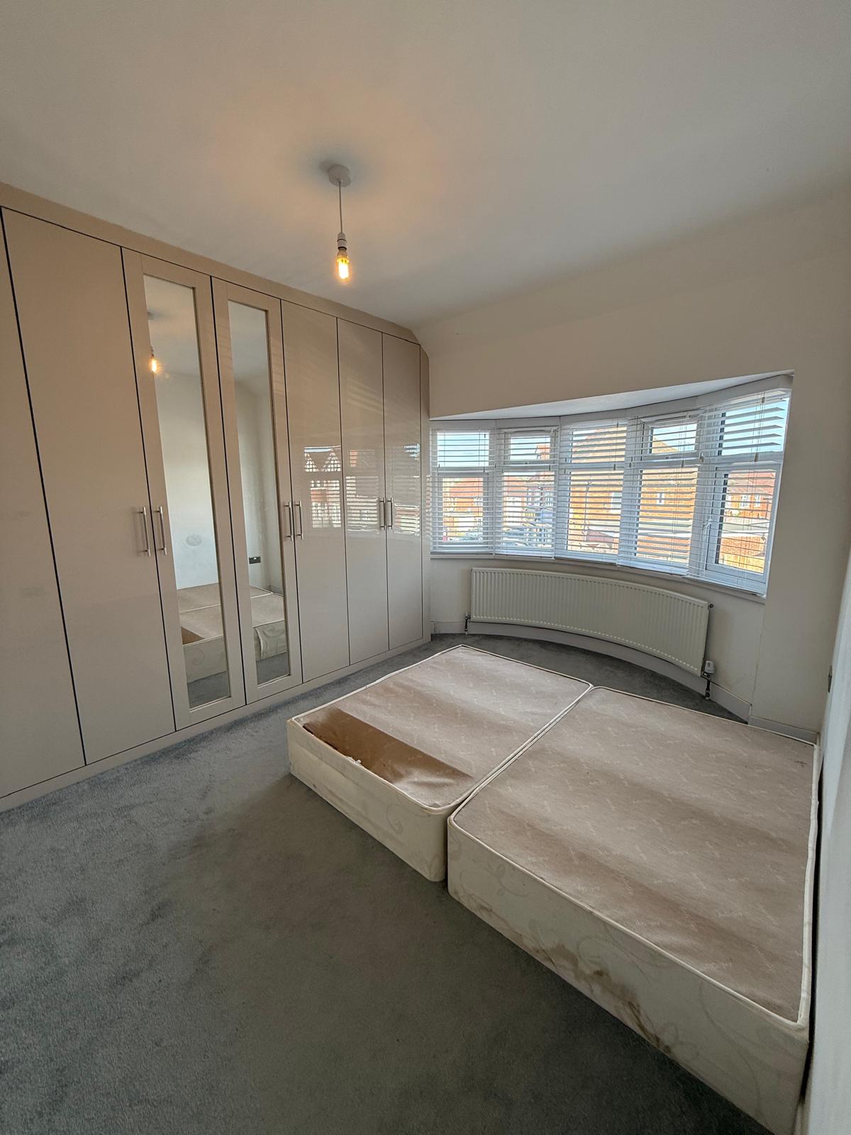 WhatsApp Image 2026-10-02 at 13.15.24 (8) 123 CARDINALS WALK, LEICESTER ,LE5 1LN