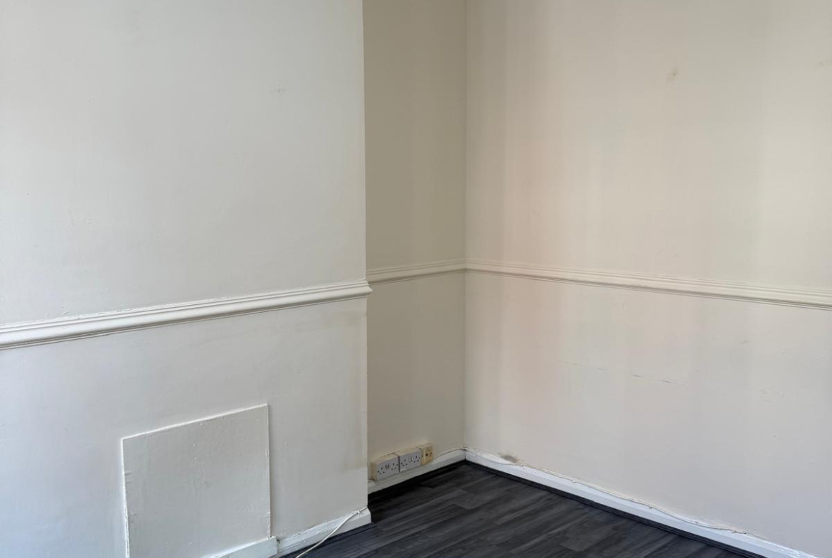 13 STROUD ROAD,LEICESTER, LE5 3NX