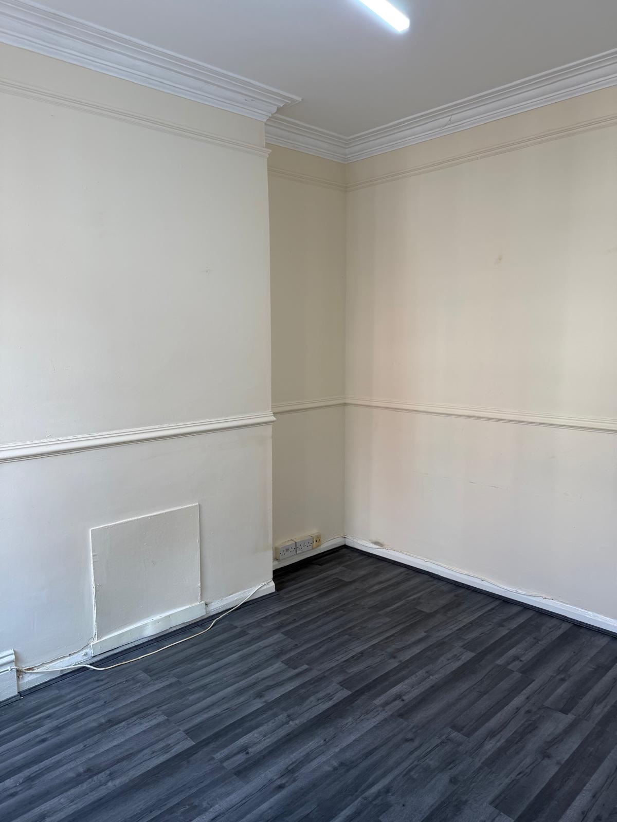 13 STROUD ROAD,LEICESTER, LE5 3NX