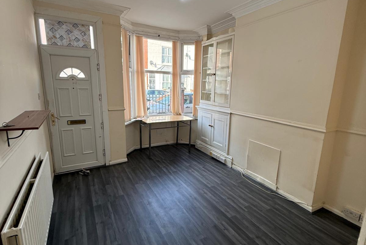 13 STROUD ROAD,LEICESTER, LE5 3NX