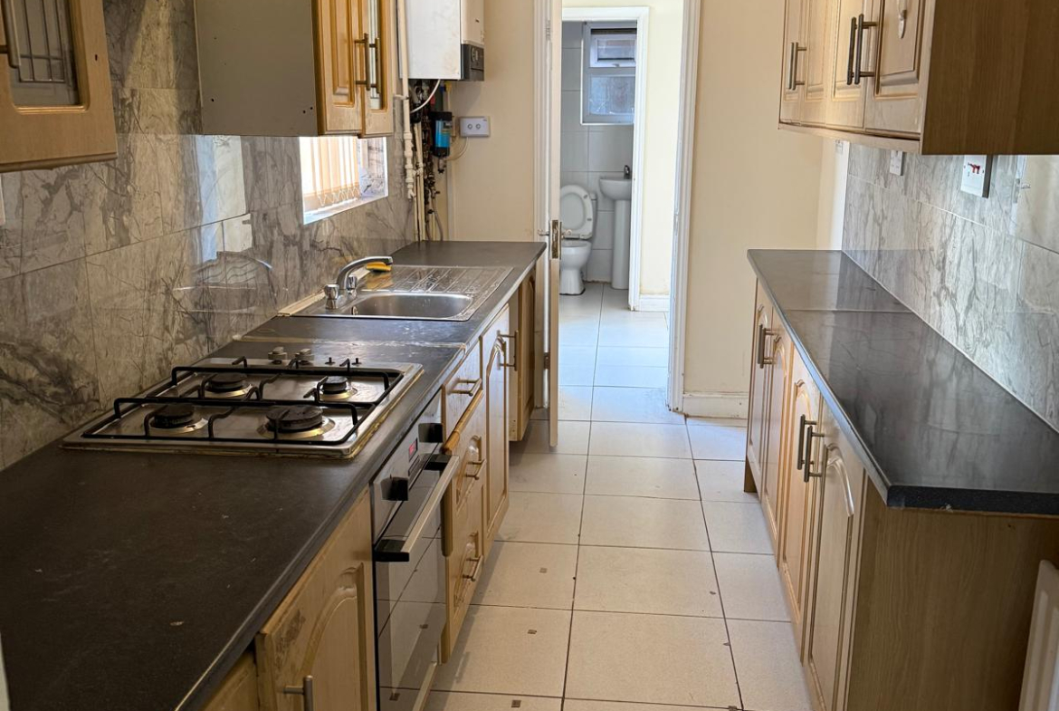 13 STROUD ROAD,LEICESTER, LE5 3NX