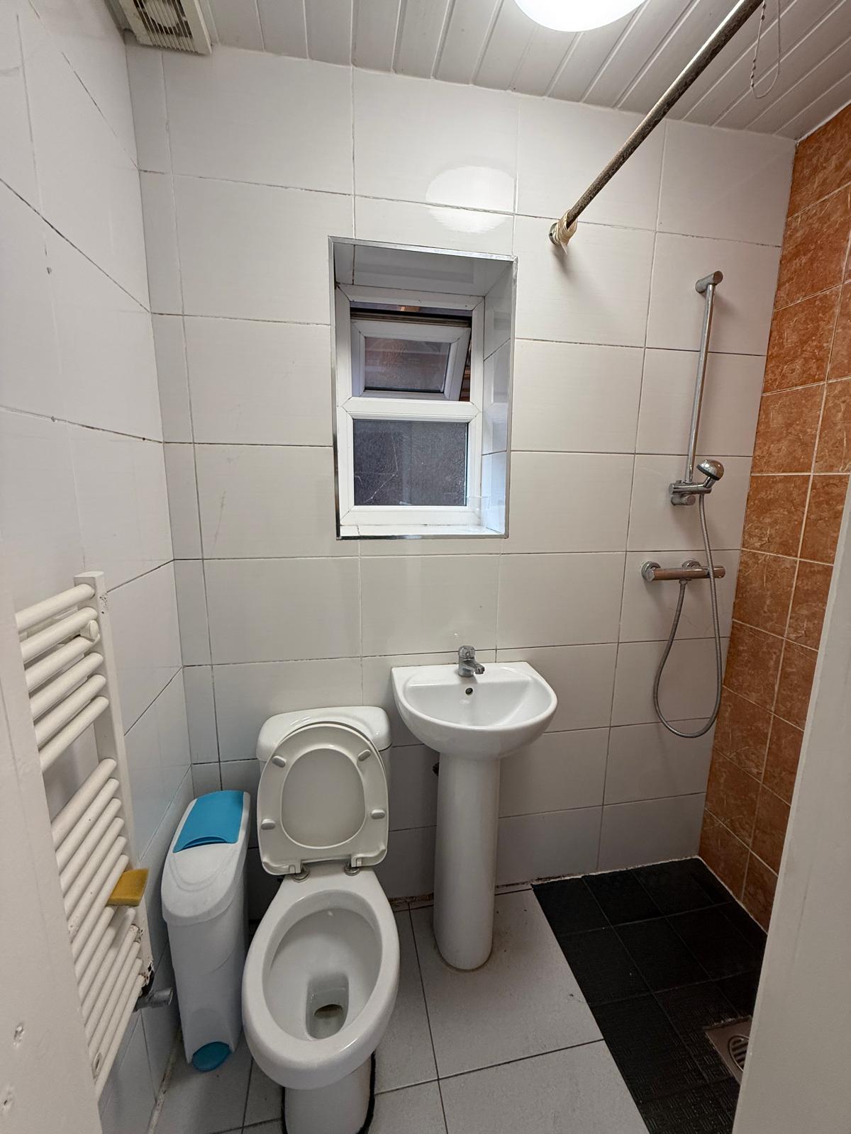 13 STROUD ROAD,LEICESTER, LE5 3NX