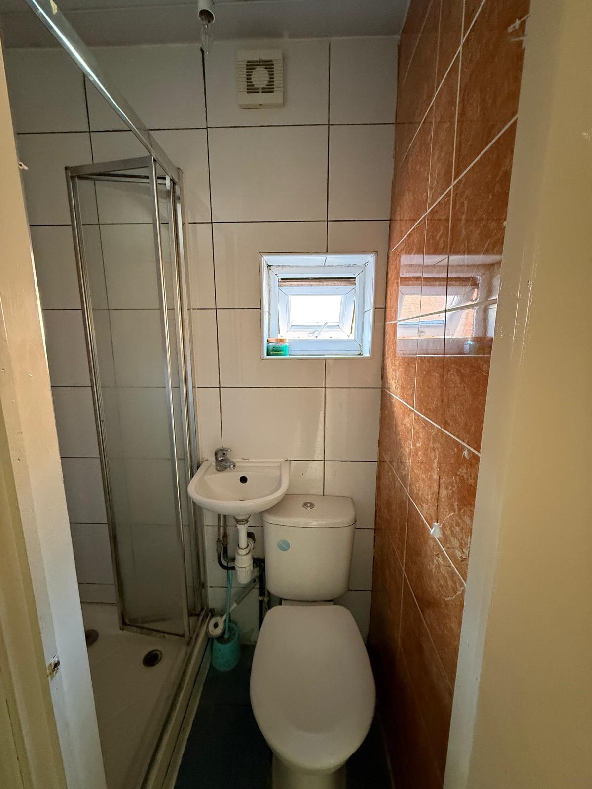 13 STROUD ROAD,LEICESTER, LE5 3NX