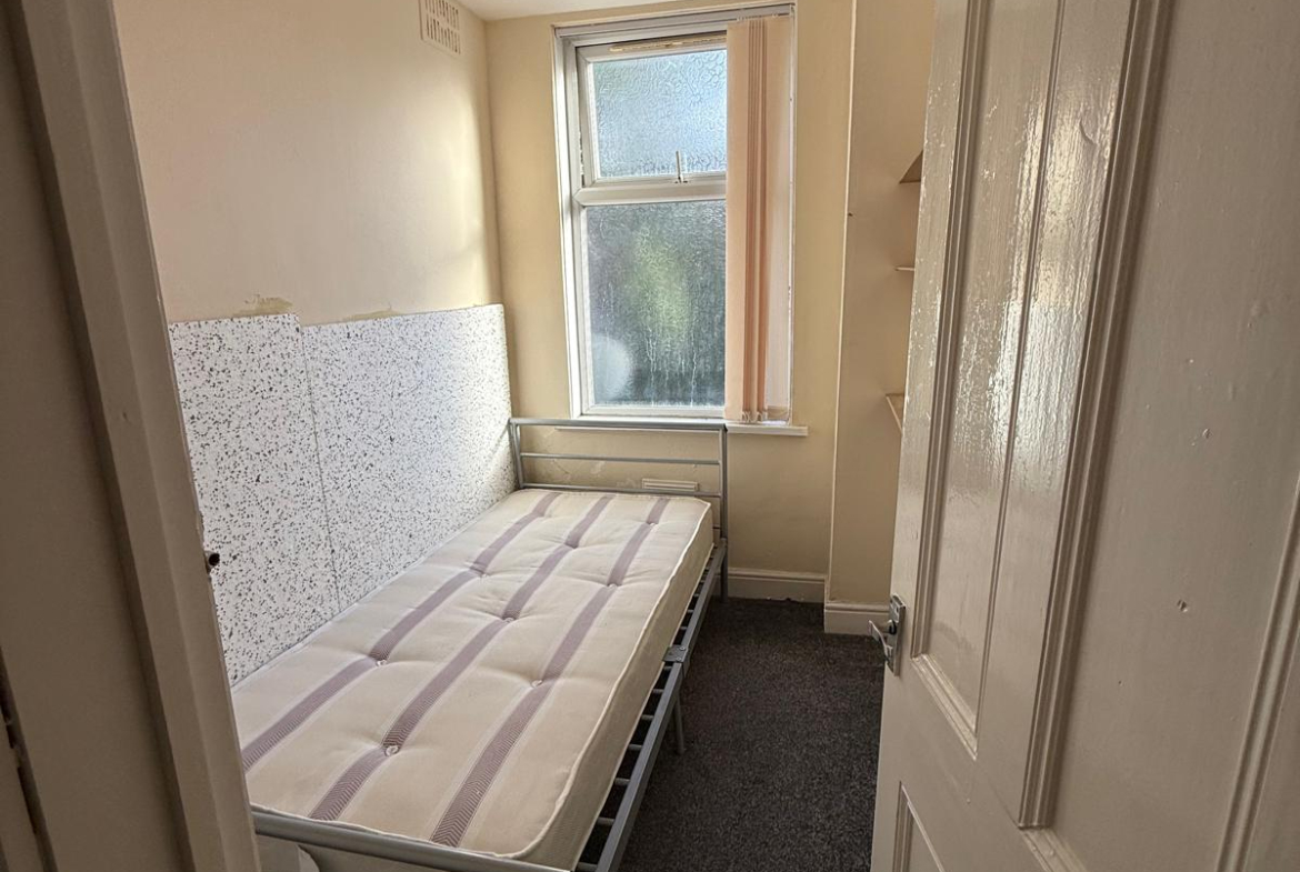 13 STROUD ROAD,LEICESTER, LE5 3NX