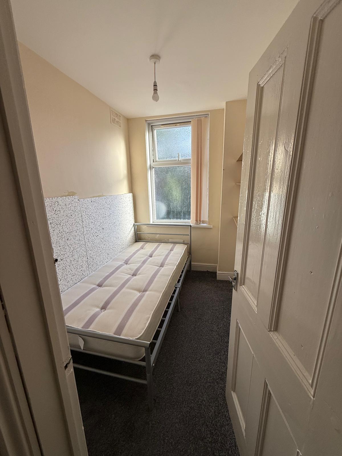 13 STROUD ROAD,LEICESTER, LE5 3NX