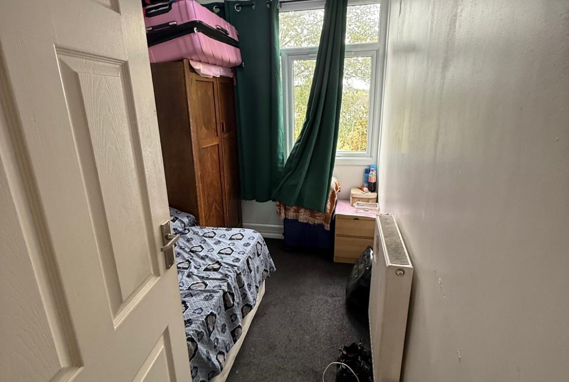 28 FALMOUTH ROAD, LEICESTER, LE5 4WH