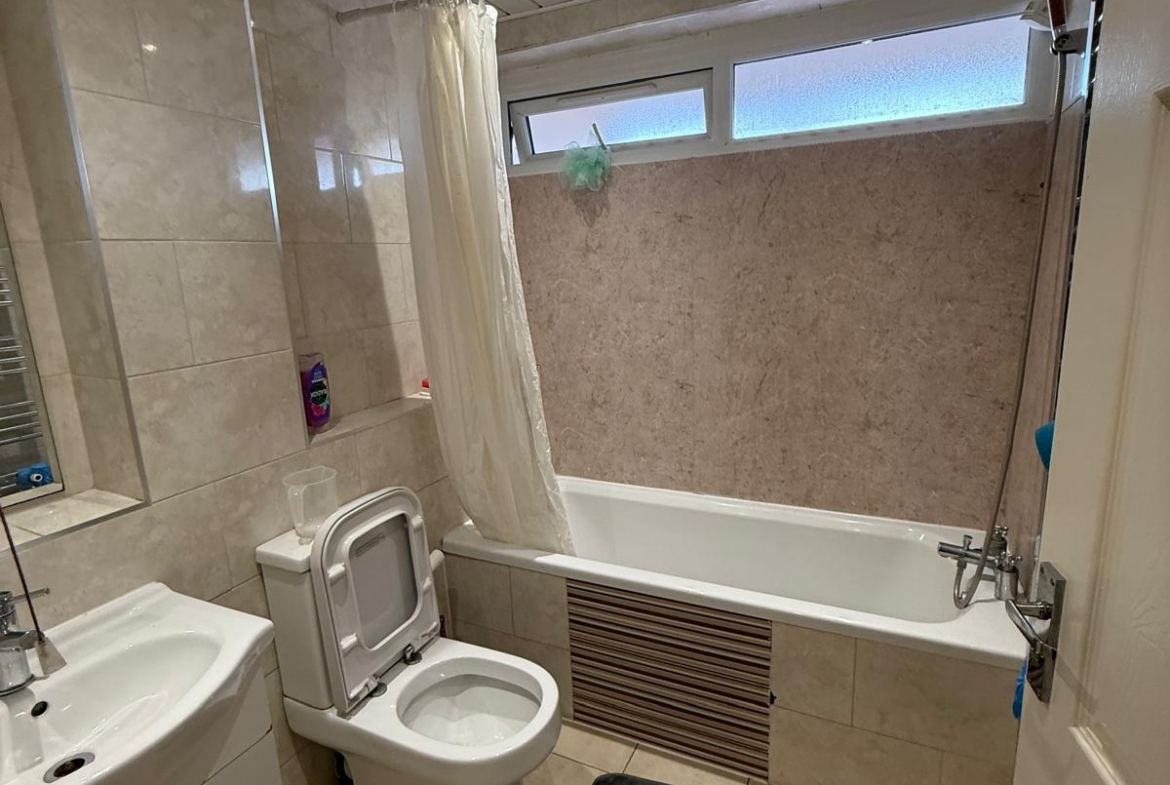 28 FALMOUTH ROAD, LEICESTER, LE5 4WH
