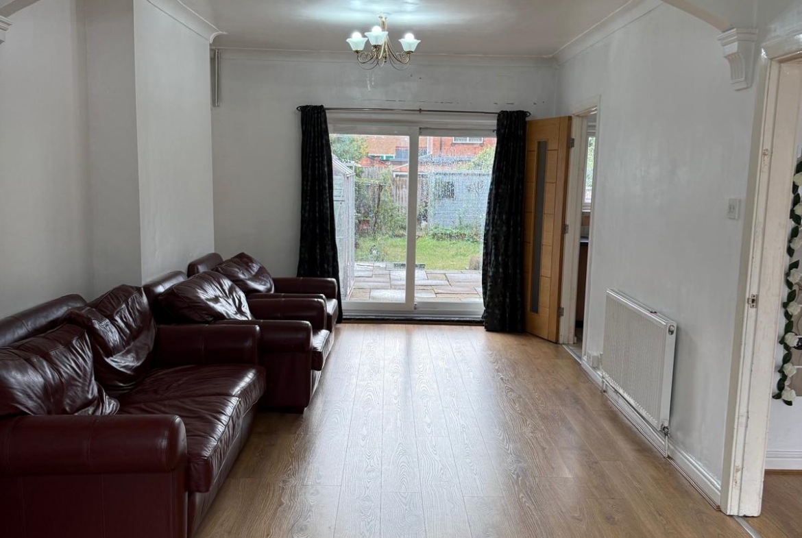 3 EXMOOR AVENUE, LEICESTER, LE4 0BJ
