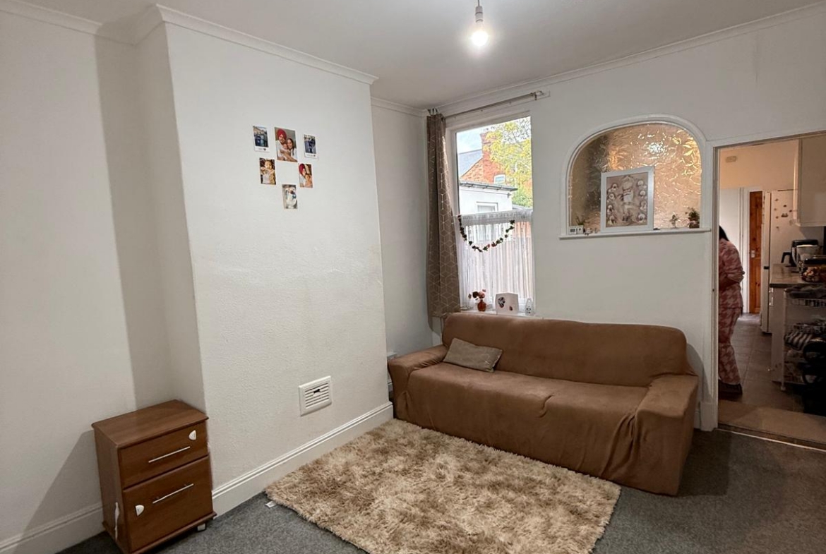 88 KNIGHTON FIELD ROAD WEST, LEICESTER, LE2 6LG