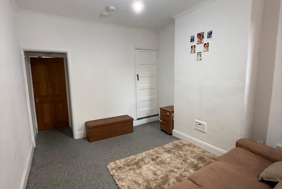 88 KNIGHTON FIELD ROAD WEST, LEICESTER, LE2 6LG